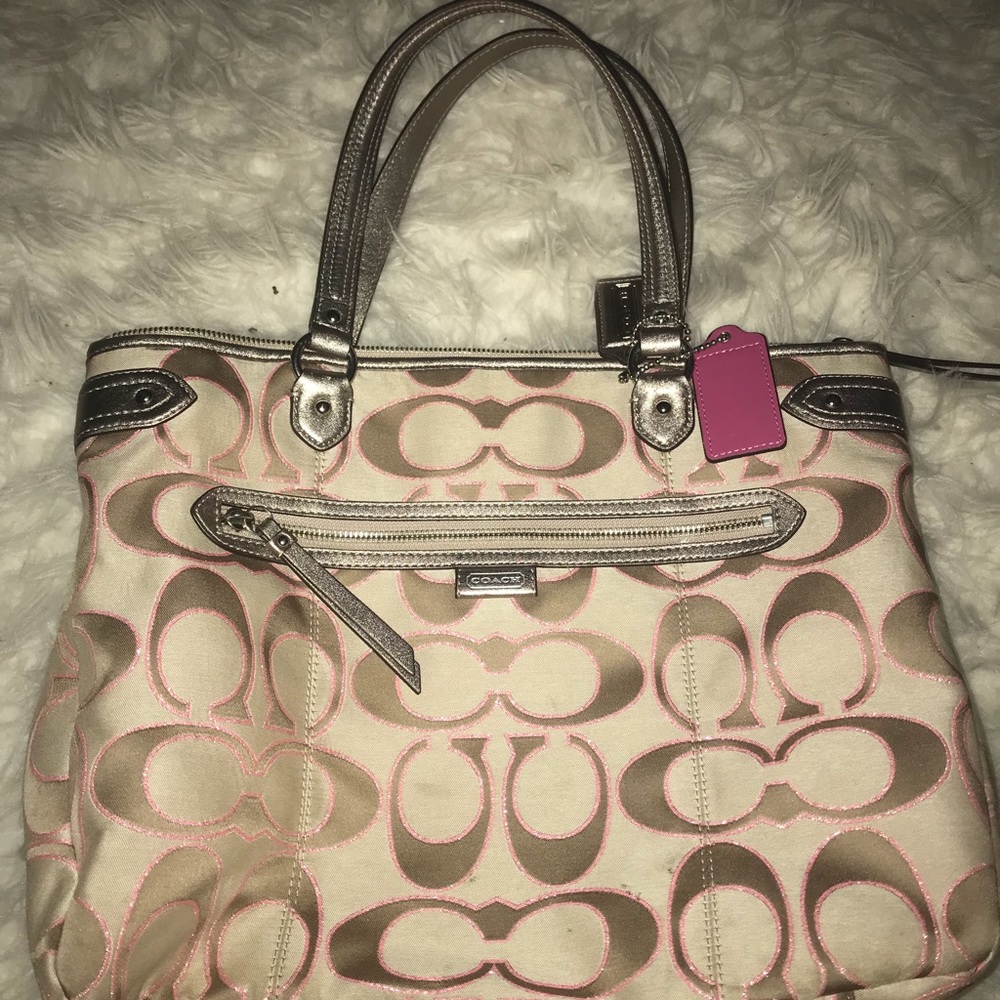 Medium sized used coach bag!